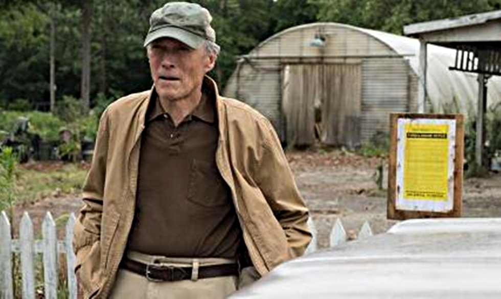 Κλιντ Ίστγουντ: Αυτή είναι η 23χρονη καλλονή που έχει στο πλευρό του (pics)