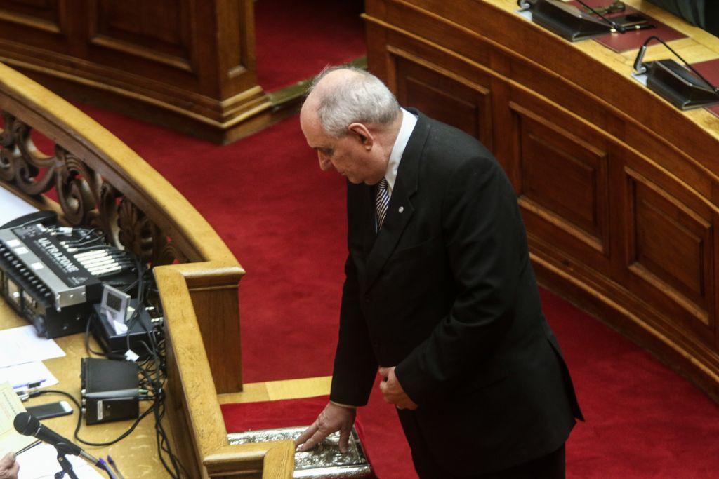 Τέρενς Κουίκ: Οι μεταλλάξεις του… ταξιδιάρη υπουργού | to10.gr Τέρενς Κουίκ: Οι μεταλλάξεις του… ταξιδιάρη υπουργού | to10.gr