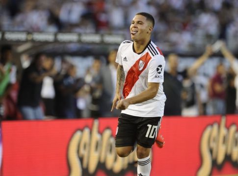 Ασύλληπτο γκολ του Κιντέρο (vid)