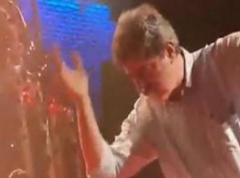 Χαμός στο twitter με το ζεϊμπέκικο Πολάκη στον Κραουνάκη