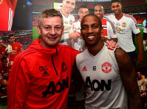 Επίσημο: Ανανέωσε με τη Γιουνάιτεντ ο Γιανγκ