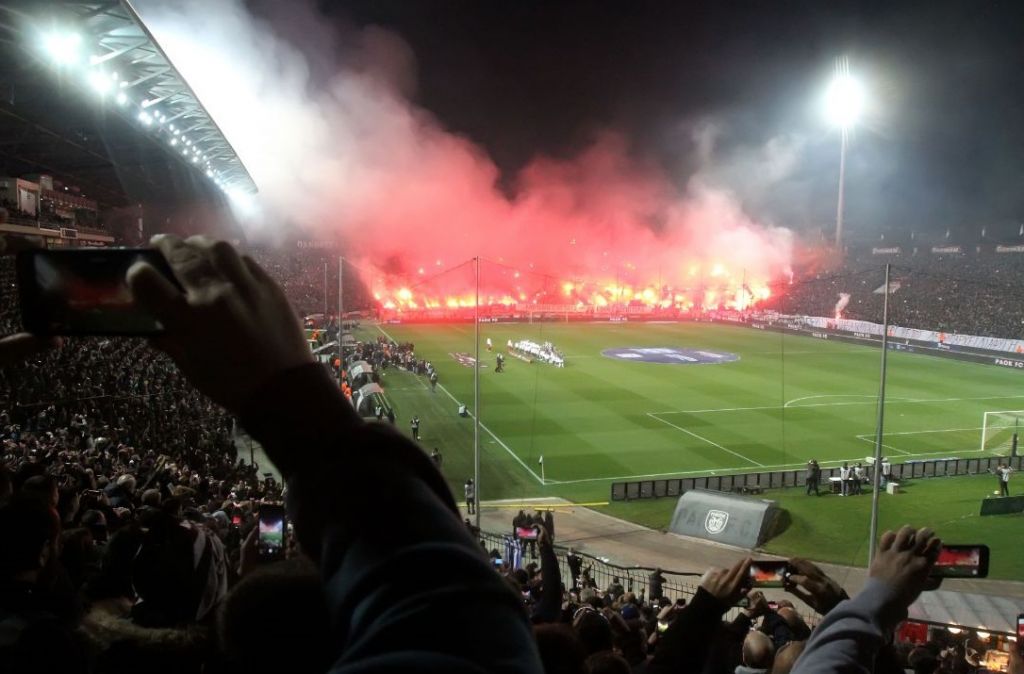 ΠΑΟΚ – Ολυμπιακός: Αντιδράσεις έχουν προκληθεί από το πανό που αναρτήθηκε στις κερκίδες της Τούμπας