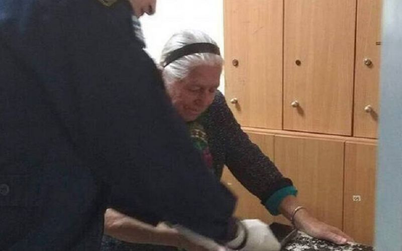 Πρόστιμο 200 ευρώ στην 90χρονη που πουλούσε «παράνομα» τερλίκια