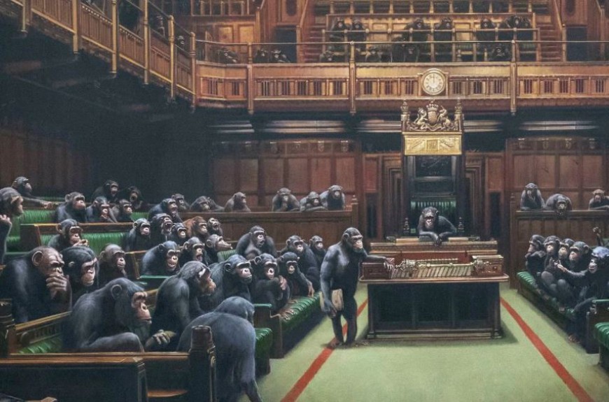 O Banksy εκθέτει ξανά τη «βρετανική βουλή των χιμπατζήδων»