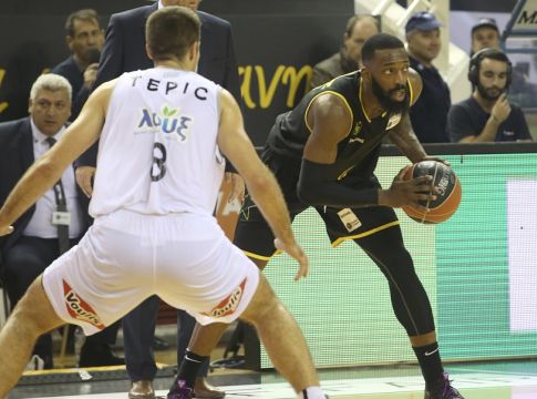 Στο ίδιο έργο θεατές στο «Παλέ»