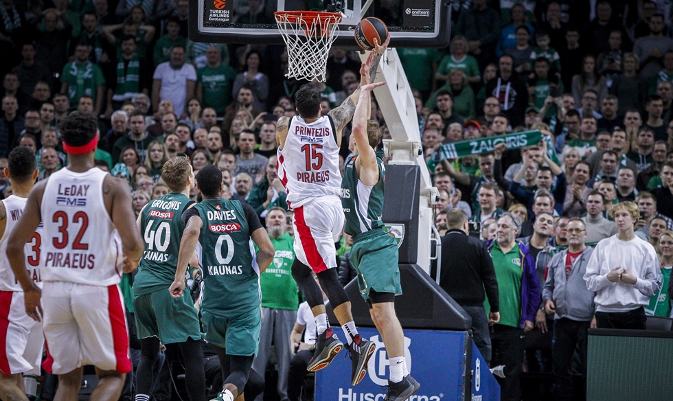 Νίκη για να τελειώνει και… η δύναμη της ρακέτας