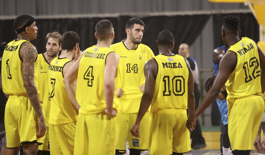 Νέα φανέλα στην μπουτίκ της ΚΑΕ Άρης (pics)