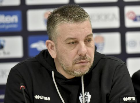 Παπαθεοδώρου: «Να δείξουμε αποφασιστικότητα, πάθος και ενθουσιασμό κόντρα στην ΑΕΚ»