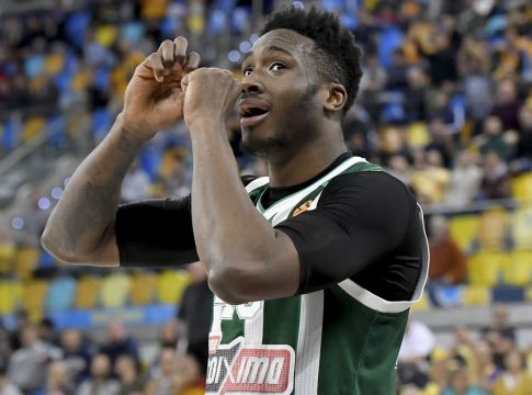 Τρία ρεκόρ καριέρας ο Θανάσης Αντετοκούνμπο