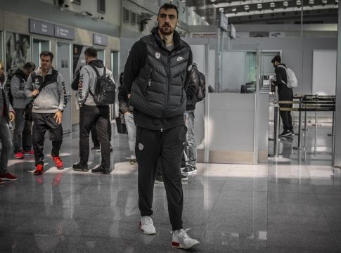 Ολυμπιακός: Εφτασε στο Μαυροβούνιο, το απόγευμα η προπόνηση