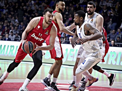 «Αφεντικό» στην Ποντγκόριτσα ο Μιλουτίνοφ (vid)
