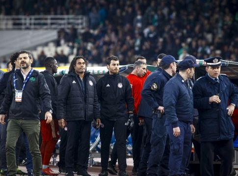 Ανύπαρκτα τα αστυνομικά μέτρα με αποτέλεσμα να επιτεθούν με μαχαίρι στον πάγκο του Ολυμπιακού