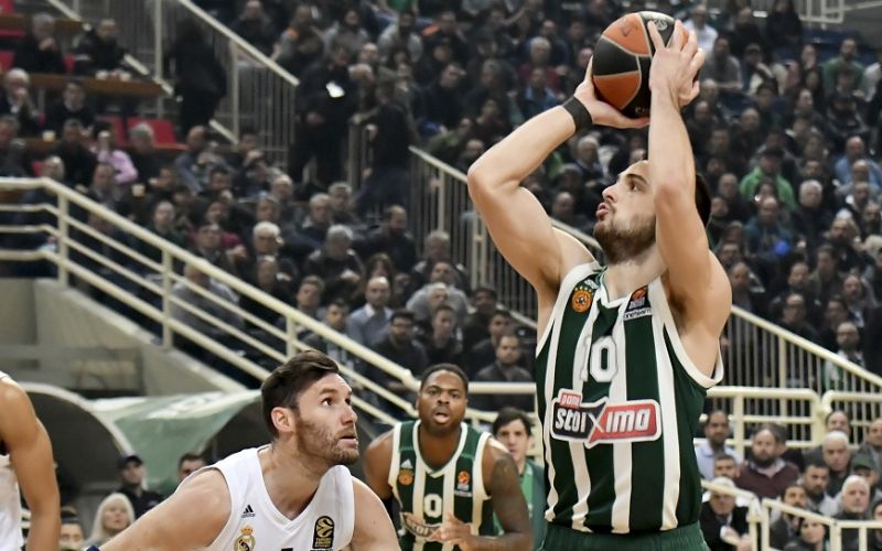 Ο Παπαπέτρου «κατεβάζει τον γενικό» στον Τόμπκινς