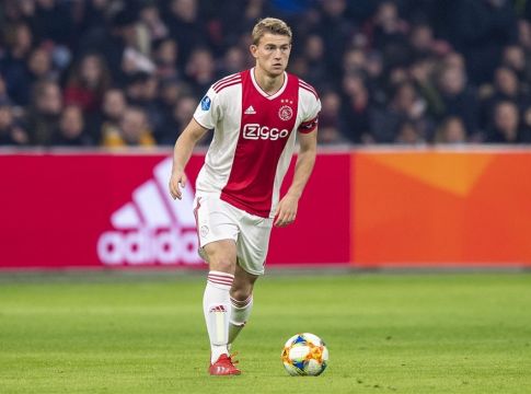 Επίσημη πρόταση 60 εκατ. της Μπαρτσελόνα για Ντε Λιχτ