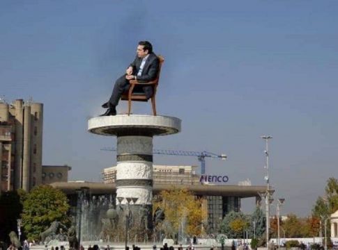 Πάρτι στο Twitter για Δρομέα: «Ελαφρώς χρησιμοποιημένες Καρυάτιδες ανταλλάσσονται»