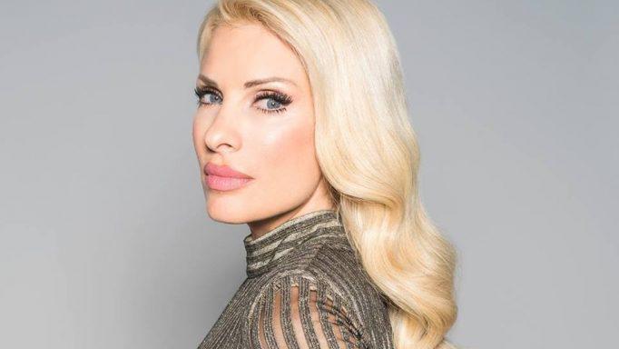 Η Ελένη Μενεγάκη πιο sexy από ποτέ, ποζάρει με μπικίνι!