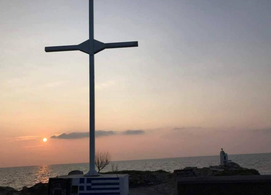 Μυτιλήνη: Σύλληψη 33 ατόμων για νέα τοποθέτηση σταυρού στην ακτή Απελή