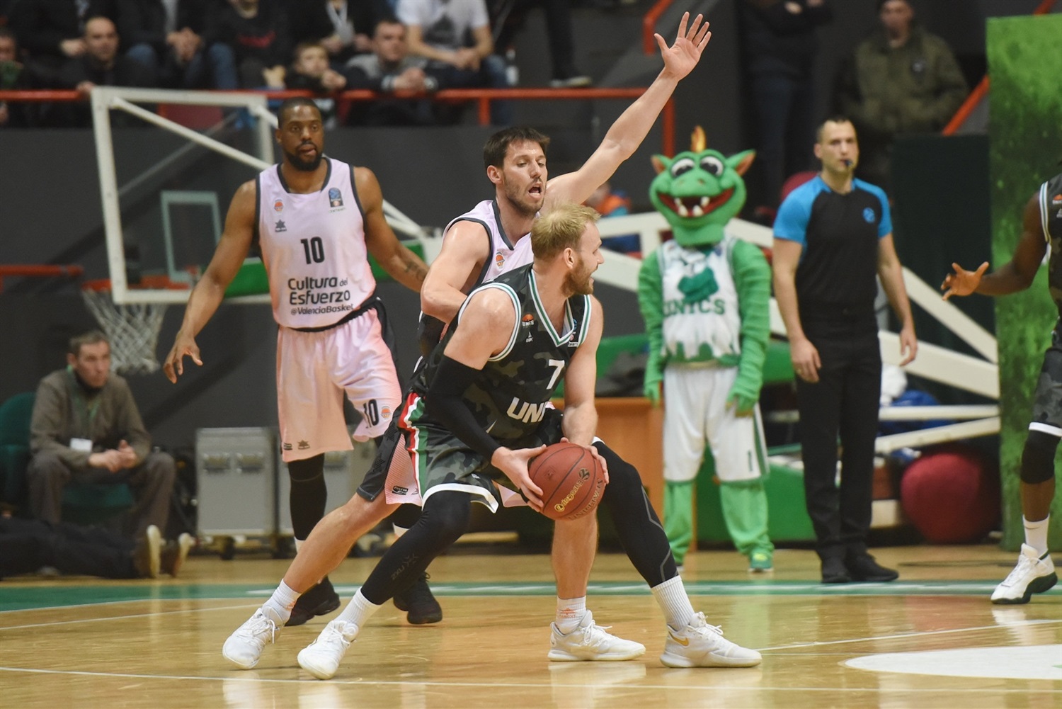 Ούνικς Καζάν – Βαλένθια 73-79