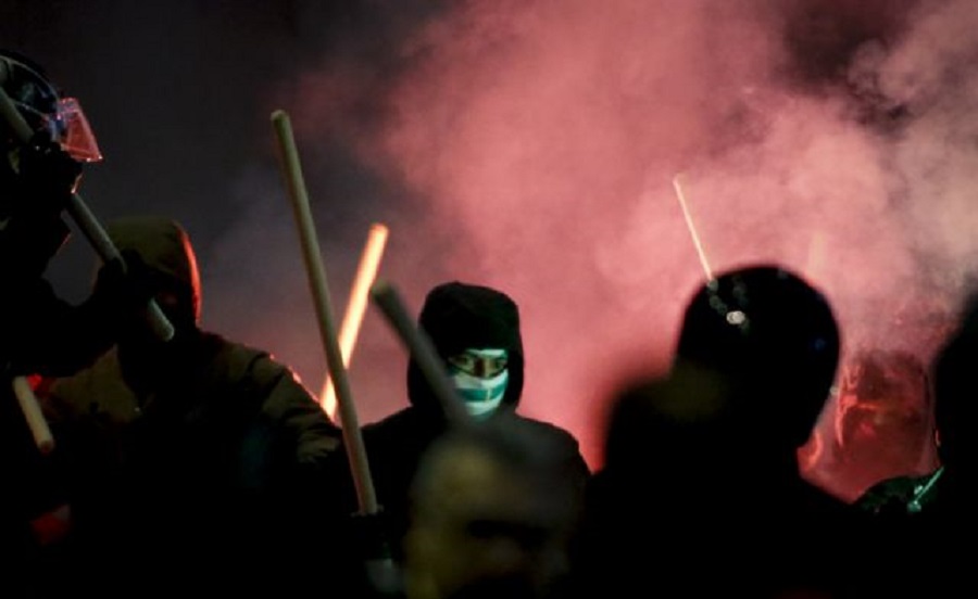 Ανοχύρωτη χώρα: Η Ελλάδα στο έλεος χούλιγκαν, αντιεξουσιαστών ή ανίκανων κρατικών υπαλλήλων