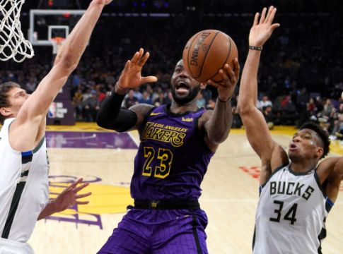 «Υπόκλιση» ΛεΜπρόν σε Γιάννη: «Απλά κοιτάξτε τι εξέλιξη έχει κάθε χρόνο»