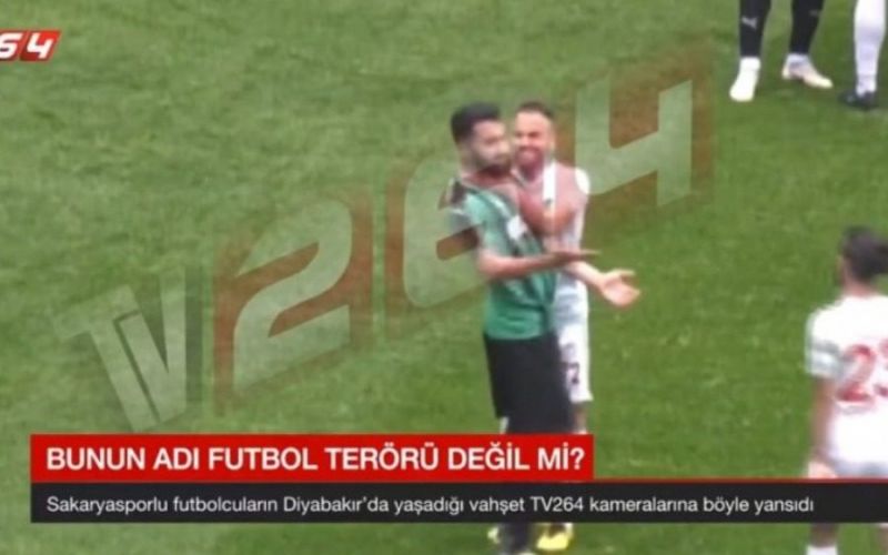 Αδιανόητο: Τούρκος ποδοσφαιριστής έκοψε αντίπαλο με λεπίδα που είχε μαζί του στο γήπεδο!