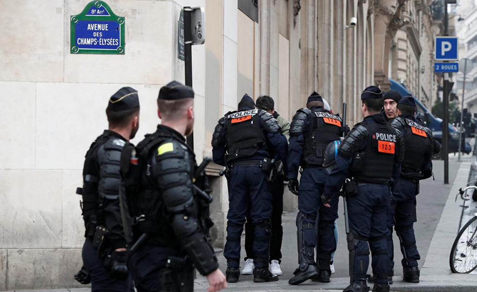 Παρίσι: Τα Κίτρινα Γιλέκα αντιμέτωπα με δυνάμεις Αστυνομίας αλλά και Στρατού
