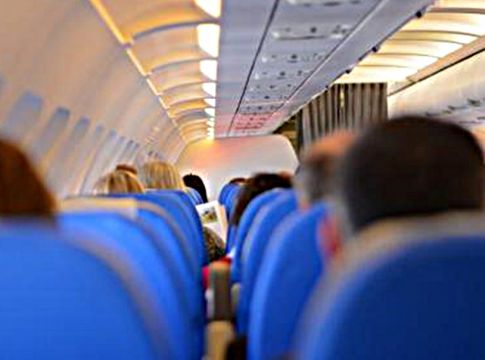 Boeing 737 MAX: To αεροπλάνο έπεφτε και οι πιλότοι έψαχναν στο εγχειρίδιο