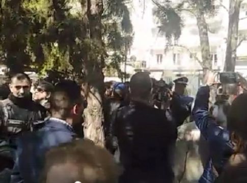 Αποδοκιμασίες κατά βουλευτή του ΣΥΡΙΖΑ στις Σέρρες – «Να πληρωθείτε από τον Ζάεφ» φώναζαν
