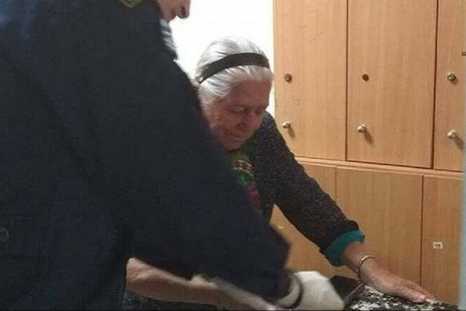 Οργή στο twitter για το πρόστιμο στη γιαγιά με τα τερλίκια: «Η Λοΐζου, όμως, μπήκε στο ευρωψηφοδέλτιο»