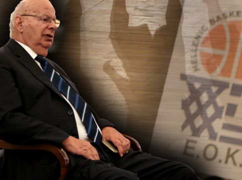 Ο Γιώργος Βασιλακόπουλος βγαίνει στη… σέντρα
