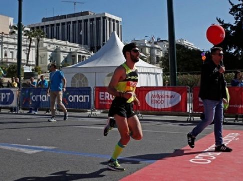 Ημιμαραθώνιος: Νίκη με ρεκόρ από τον Καραΐσκο