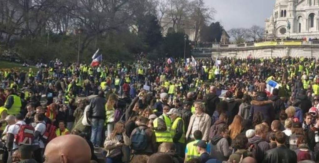 Γαλλία: Συγκρούσεις στις διαδηλώσεις των «κίτρινων γιλέκων»