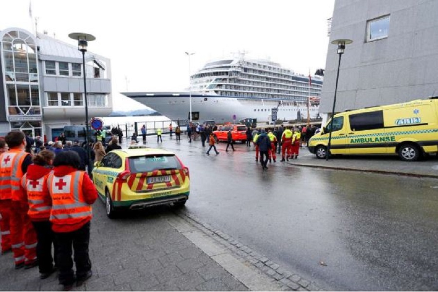 Νορβηγία: Ρυμουλκήθηκε σε ασφαλές λιμάνι το κρουαζιερόπλοιο