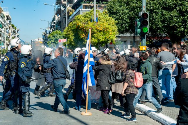 12 συλλήψεις για τα επεισόδια πριν την παρέλαση στην Καλλιθέα