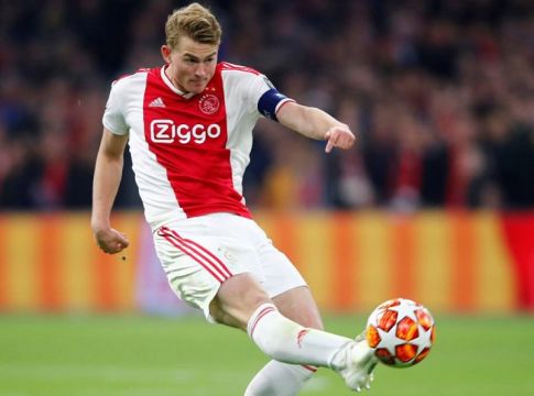 Τεν Χαγκ: «Στην Μπαρτσελόνα ή στην Μπάγερν ο Ντε Λιχτ»