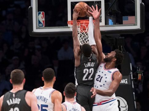 NBA Top 10: Ο… αθεόφοβος ΛεΒερτ «κάρφωσε» τον Εμπίντ (vid)