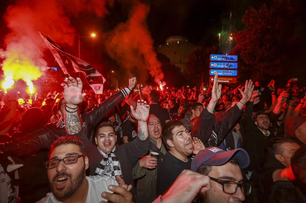 Reuters: «Χιλιάδες φίλαθλοι του ΠΑΟΚ θα ξεχυθούν στους δρόμους»