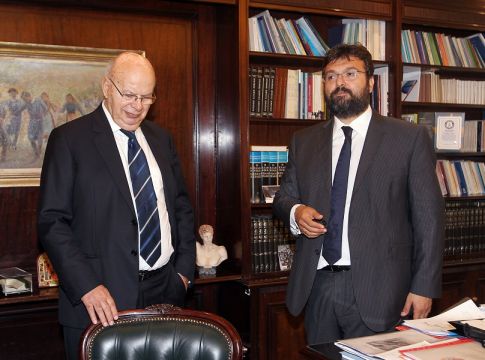 Στάχτη στα μάτια