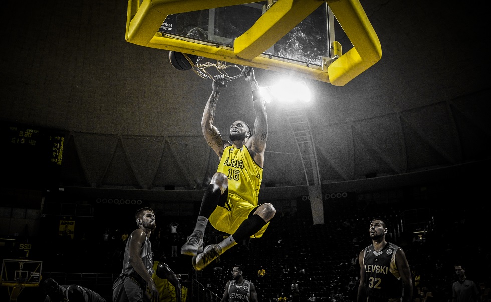 Επιστροφή στο Nick Galis Hall