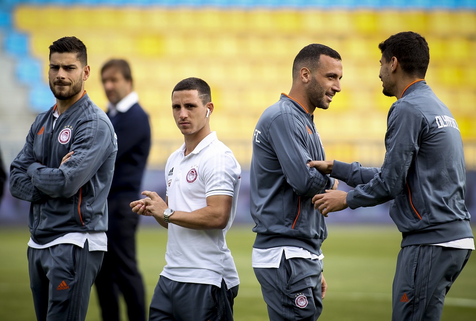 Η άφιξη του Ολυμπιακού στο γήπεδο του Παναιτωλικού (vid)