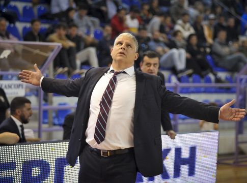 Παράπονα Μανωλόπουλου για τη διαιτησία