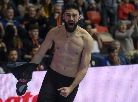 «Ξέσπασε» ο Γιάννης Τακουρίδης μετά το μπλοκ που έκρινε τον αγώνα με τον Ολυμπιακό (pics, vid)