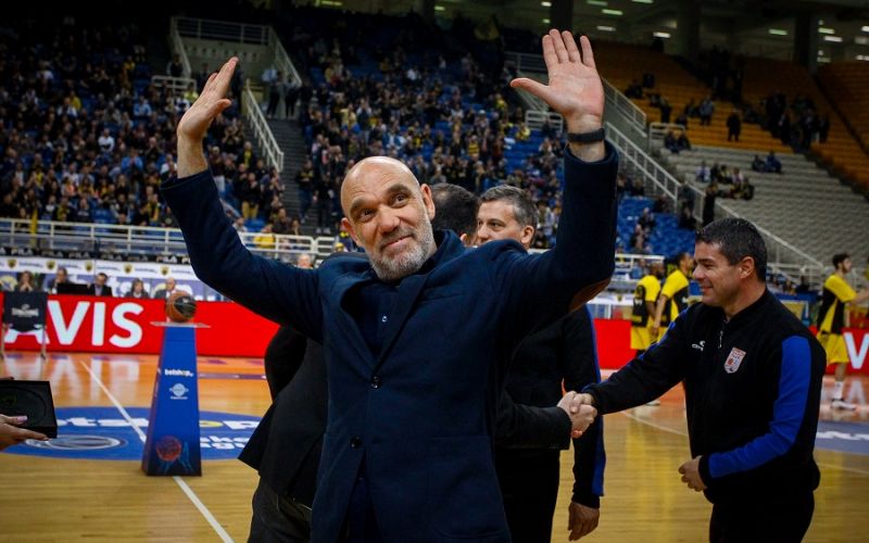 Η βράβευση του Μηνά Γκέκου από την ΑΕΚ (pics)