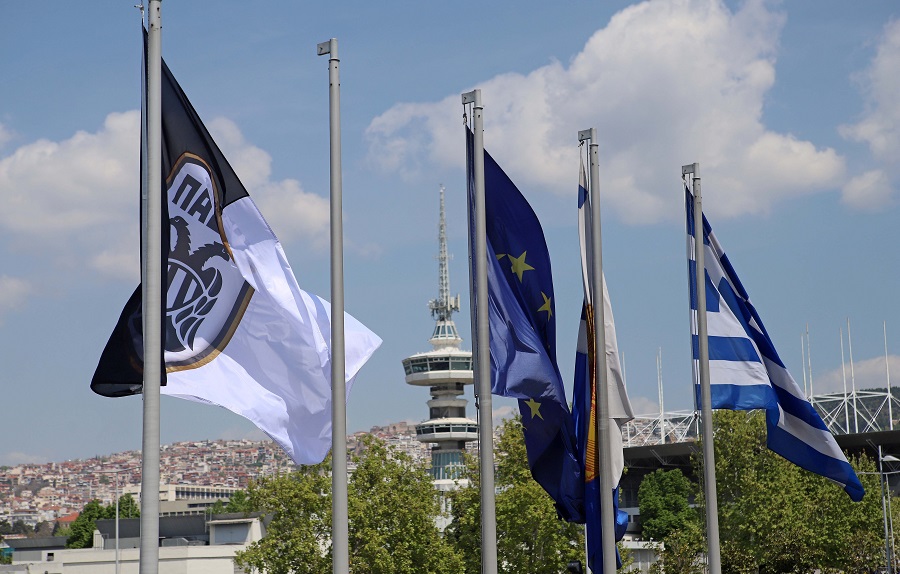 Στο Δημαρχείο της Θεσσαλονίκης η σημαία του ΠΑΟΚ (pics)