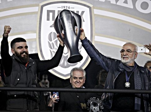 Ο Σαββίδης χάρισε το μετάλλιο του σε ΠΑΟΚτσή με αναπηρικό καροτσάκι