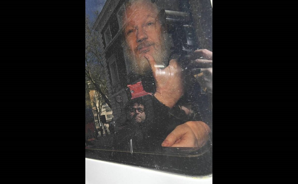Τζούλιαν Ασάνζ: Τι κρύβεται πίσω από την «έξωση» του «Mr. Wikileaks»