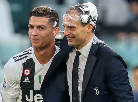 Έριξαν αφρό στο κεφάλι του Αλέγκρι! (pics, vid)