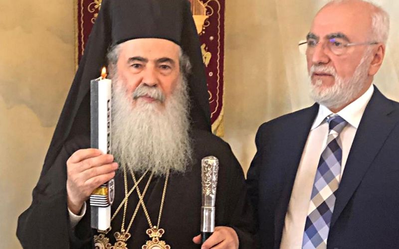 Με λαμπάδα του ΠΑΟΚ ο Πατριάρχης Ιεροσολύμων Θεόφιλος! (pics)