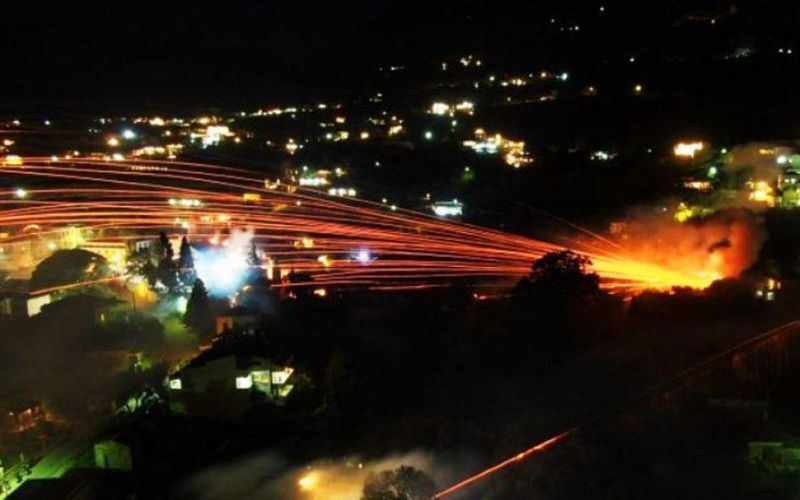 Εντυπωσιακός για άλλη μια χρονιά ο ρουκετοπόλεμος στον Βροντάδο Χίου
