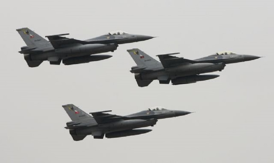 Νέα πρόκληση: Τουρκικά F-16 παρενόχλησαν ελικόπτερο που μετέφερε τον Αρχηγό ΓΕΣ